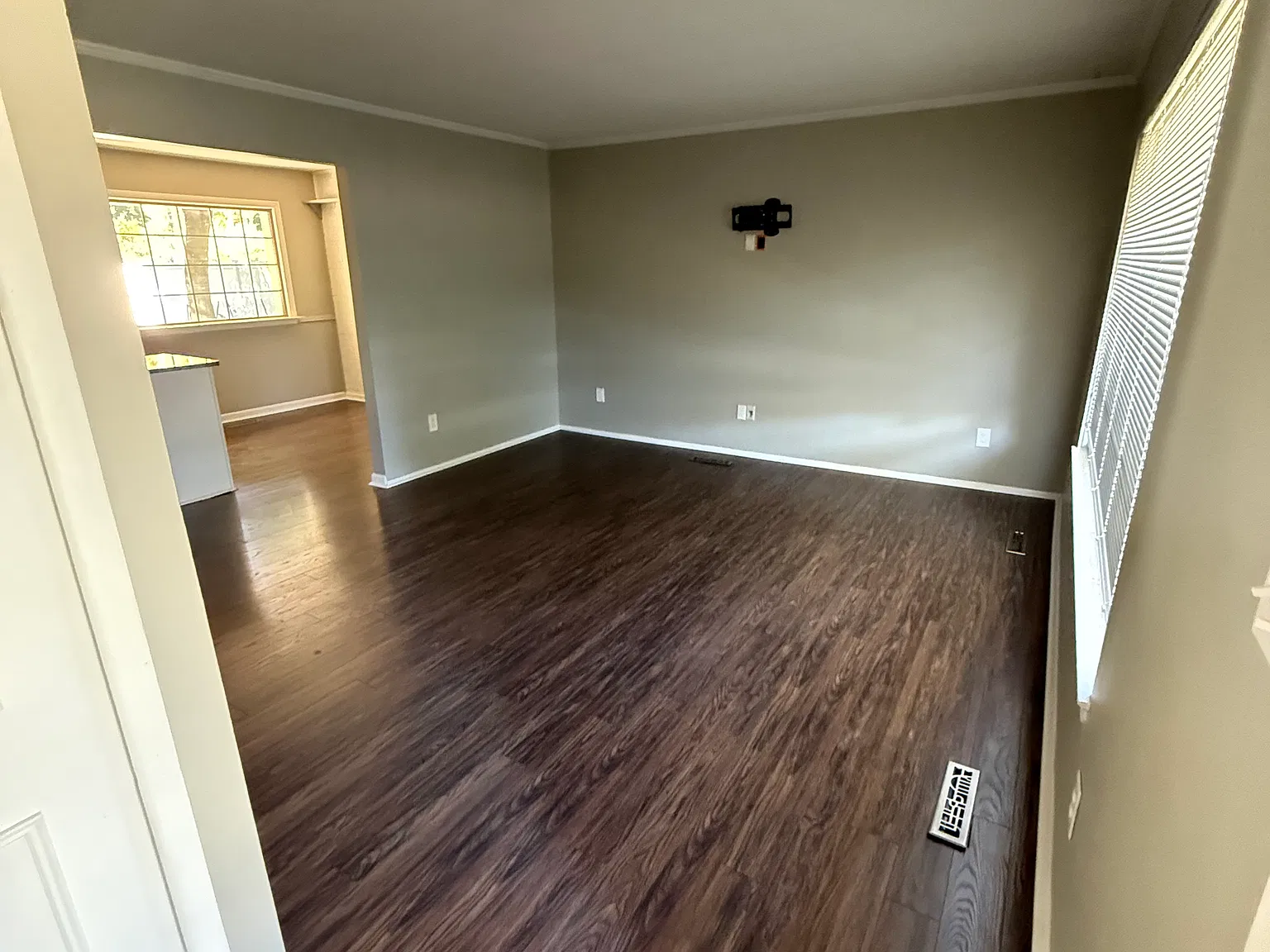 3 bed, 1600 sqft, $2,000 — Photo 2