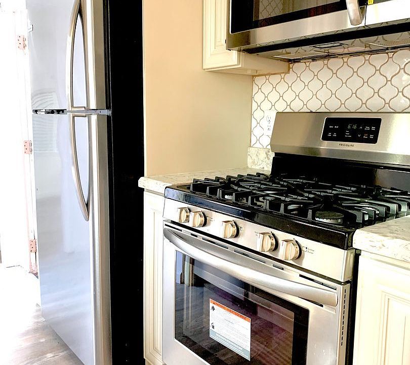 1st image of 2571 Violet St