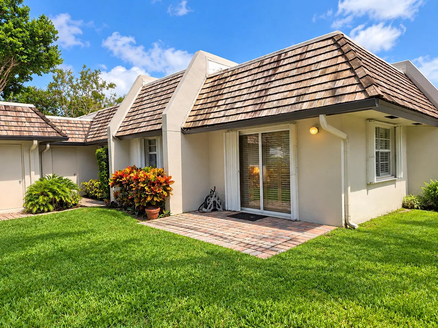 3 bed, 2.0 bath, 1936 sqft, $3,800 — Photo 1