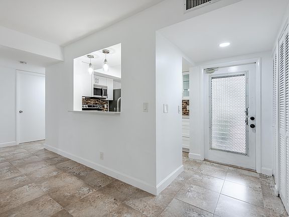 5th image of 14823 Cumberland Drive #102