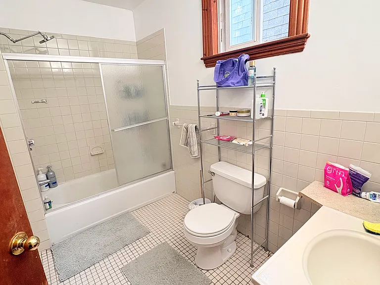 31 Temple St #B — Photo 5