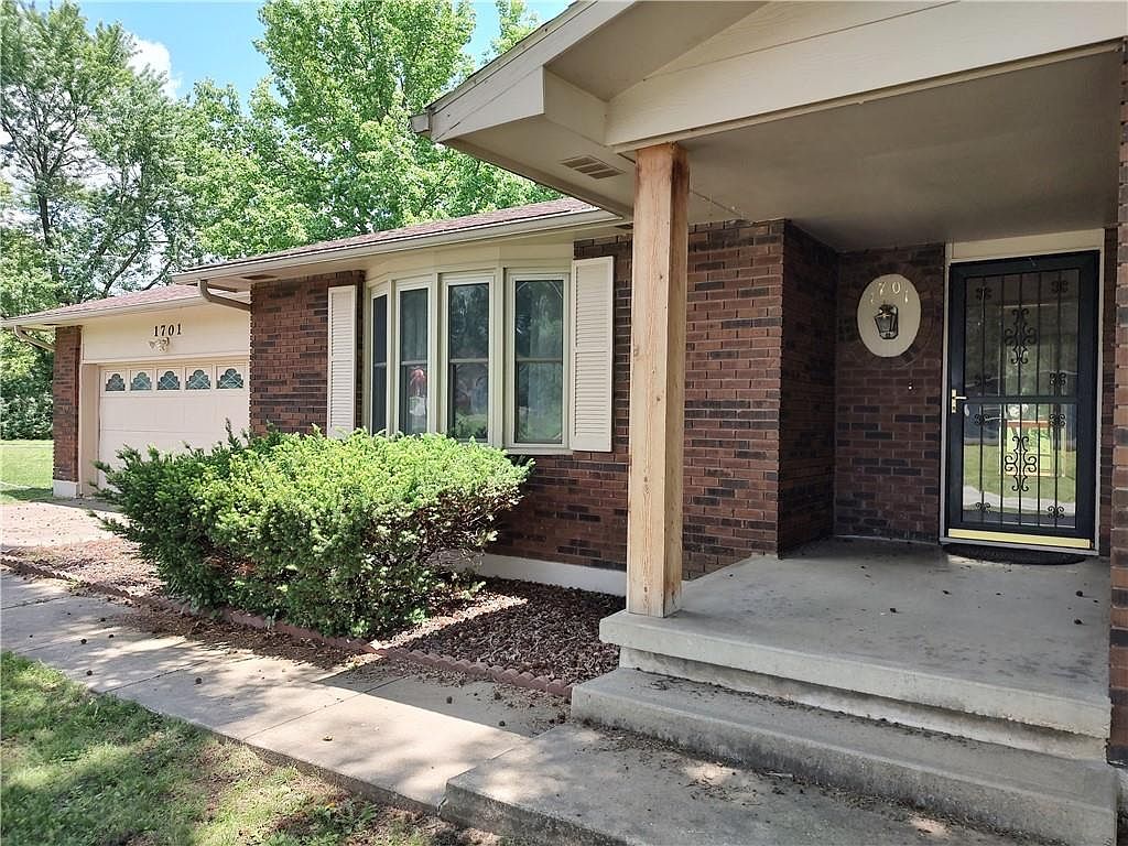 1701 S Main St, El Dorado Springs, MO 64744 Zillow