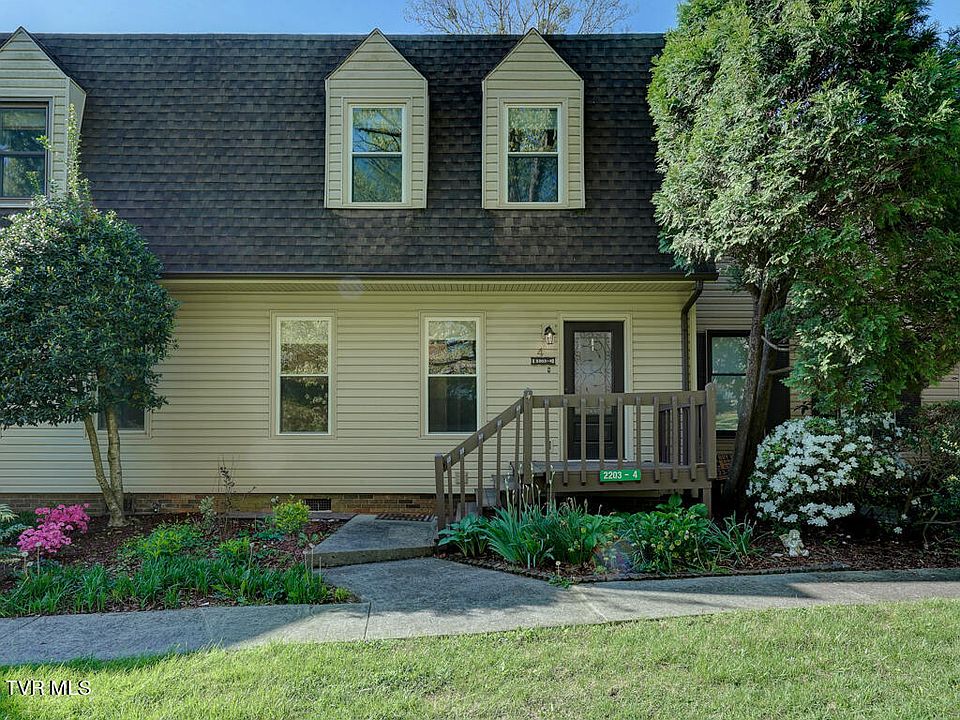 1st image of 2203 Greenbriar Cir APT 4