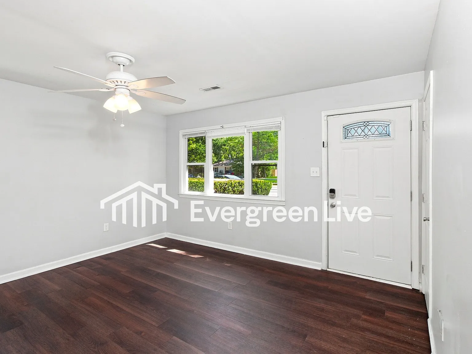 3 bed, 1.0 bath, 912 sqft, $1,645 — Photo 4