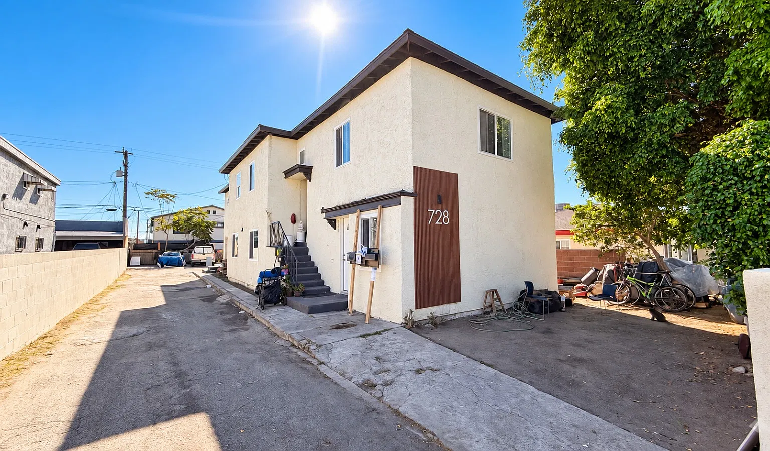 3 bed, 861 sqft, $3,050 — Photo 1