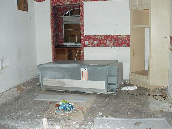 5th image of 70 Laramie Dr