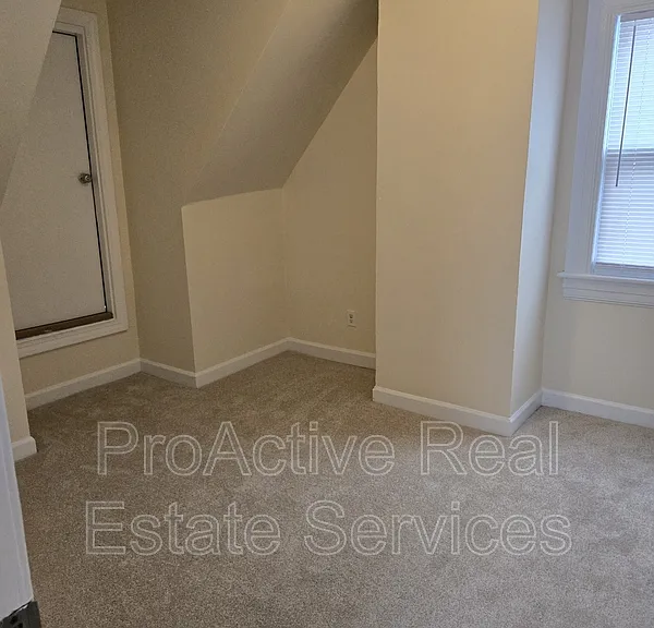 910 Colonial Ave — Photo 23