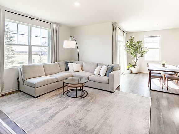 5th image of 707 Kentshire Cir