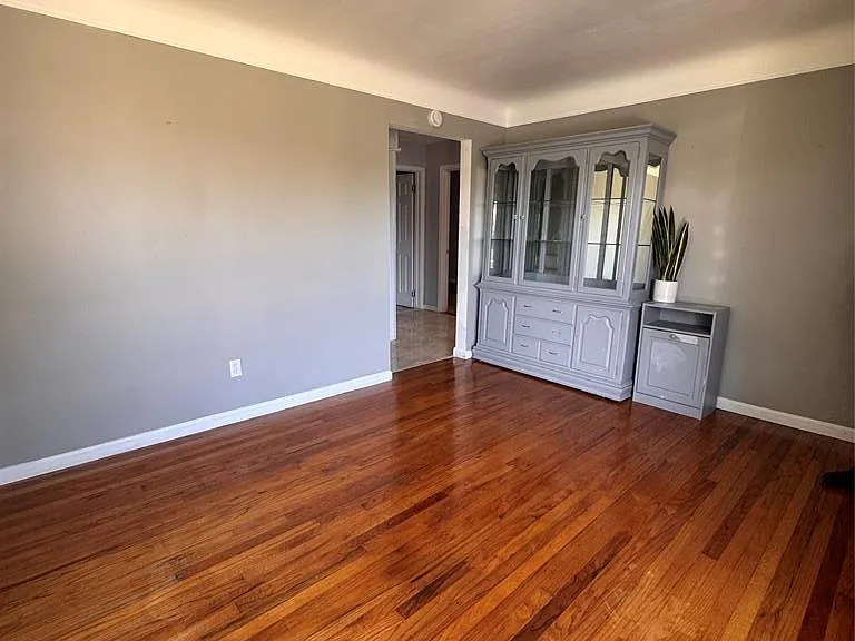 28025 Joan St — Photo 5