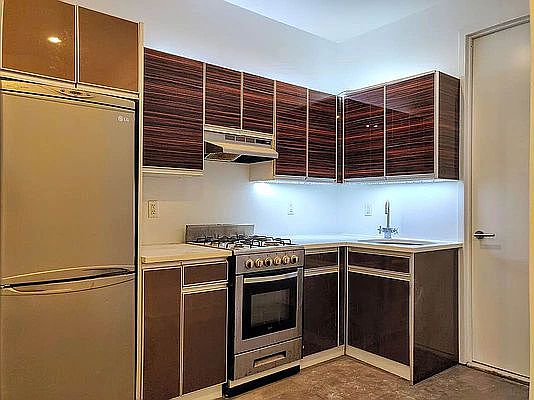 2nd image of 1072 Bergen St APT 1D