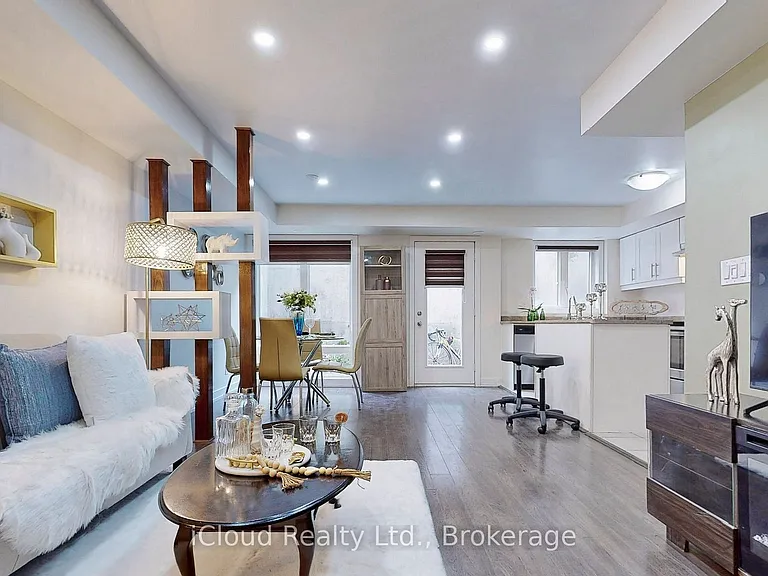 55 Lindcrest Mnr #1001 — Photo 3