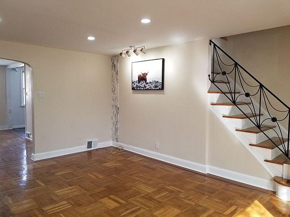 3rd image of 7543 Woodcrest Ave
