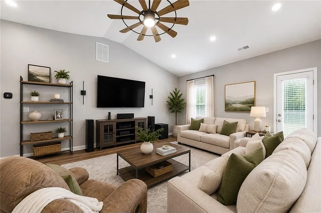 4 bed, 2.0 bath, 2406 sqft, $3,200 — Photo 4