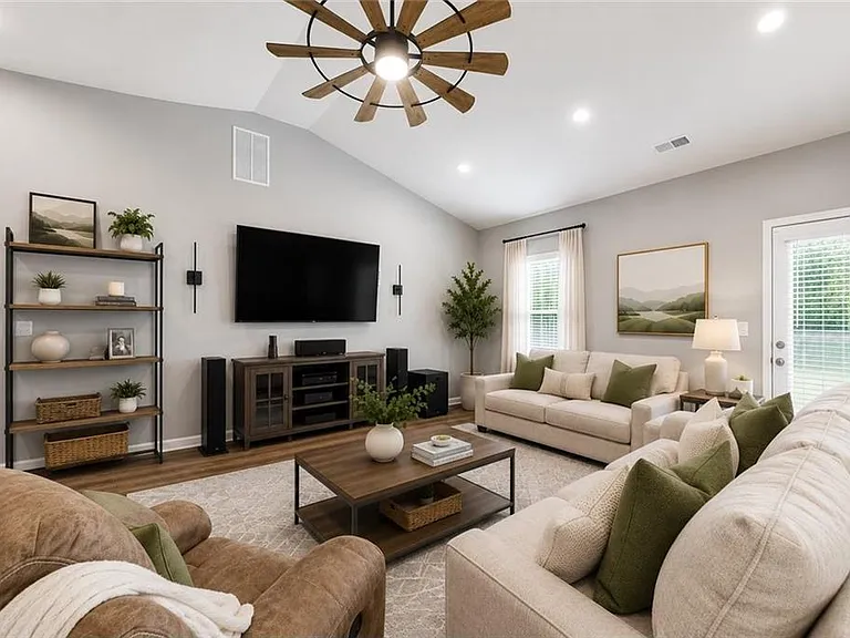 201 Cades Ct — Photo 4