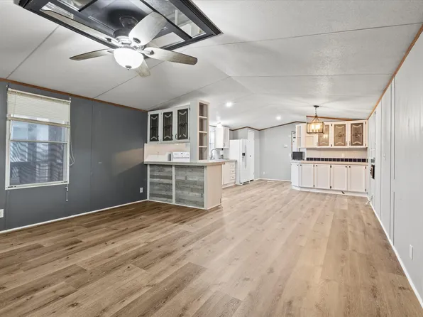 61 Lakeridge St, Lake Dallas, TX 75065