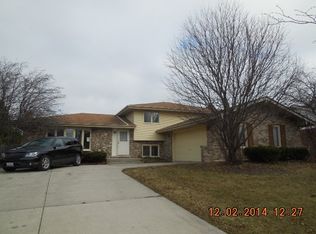 20W460 Rutgers Dr, Downers Grove, IL 60516