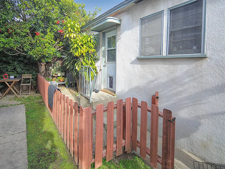 2890 Grandview Ave — Photo 4