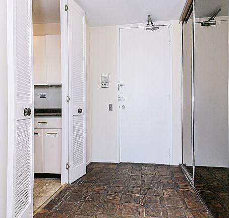 4th image of 330 W Diversey Pkwy APT 1708
