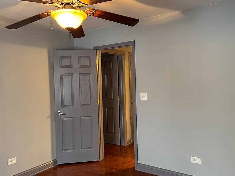 9S060 Lake Dr #12-102 — Photo 2