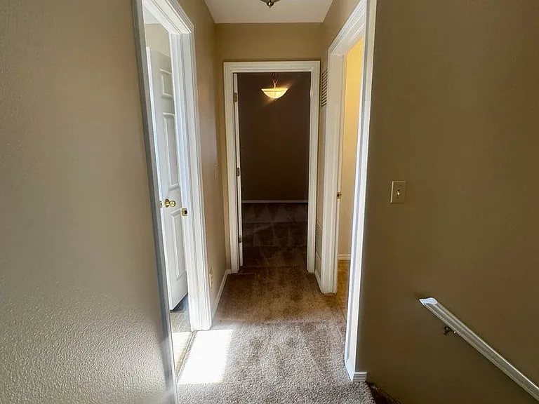 2429 E Monument St — Photo 26