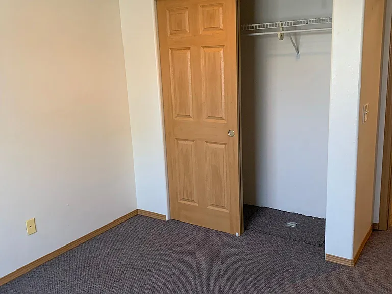 720 E Hereford St — Photo 9