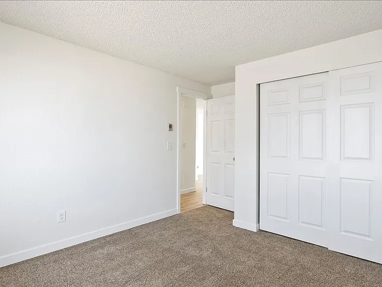 Kamden Court — Photo 35