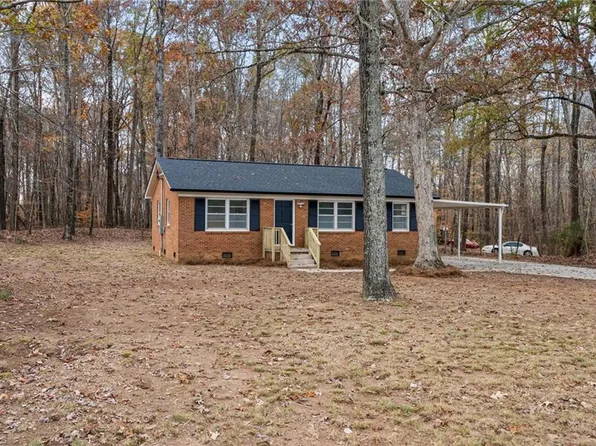 7110 Racine Rd, Pleasant Garden, NC 27313