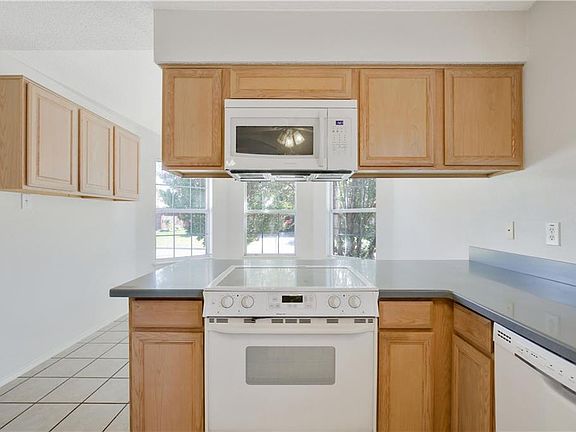 3rd image of 517 Hollyberry Dr