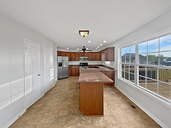 5th image of 693 Superior Ln