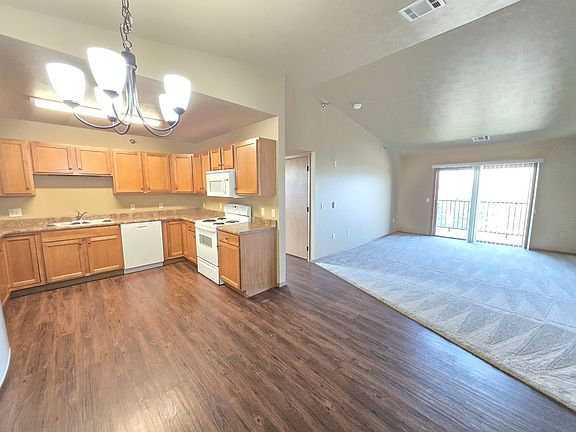 4th image of 4510 E 53rd St #304