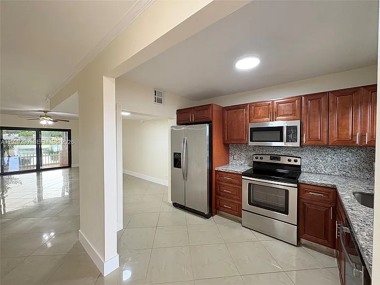 1606 NW 90th Way #1606 — Photo 3