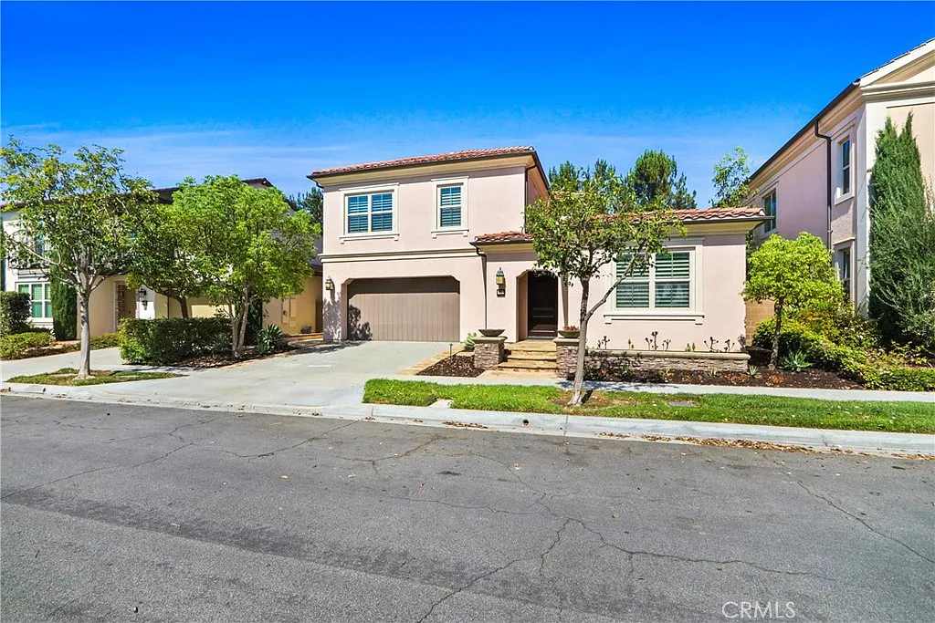 4 bed, 2334 sqft, $5,900 — Photo 2