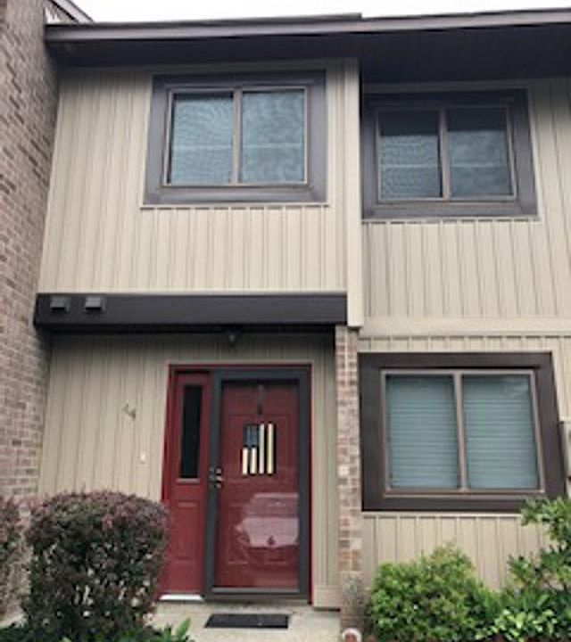 1st image of 44 Point Of Woods Dr