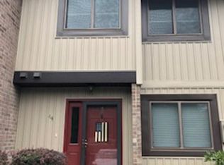 44 Point Of Woods Dr, Albany, NY 12203