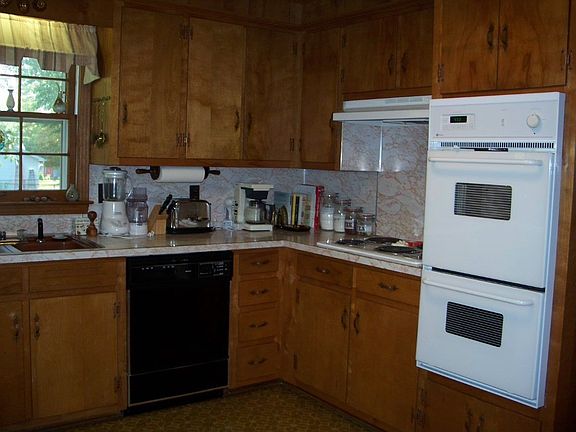 3rd image of 86 Elmwood Dr