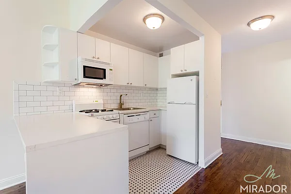 Rented by Mirador Real Estate | media 10