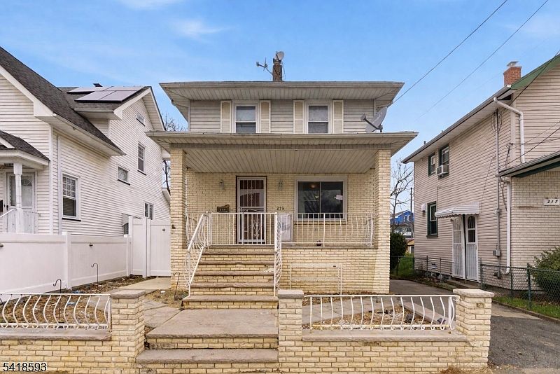 1st image of 219 Hollywood Ave