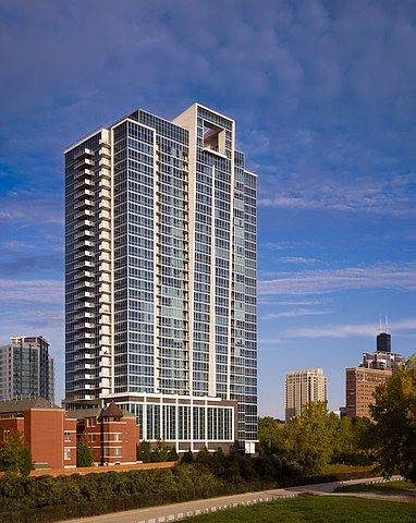 1st image of 1629 S Prairie Ave #1001
