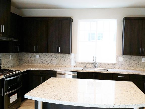 5th image of 779 Cedar Pl