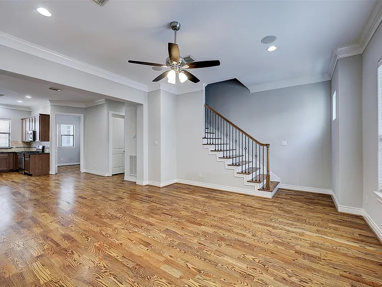 3245 Maxroy St — Photo 4