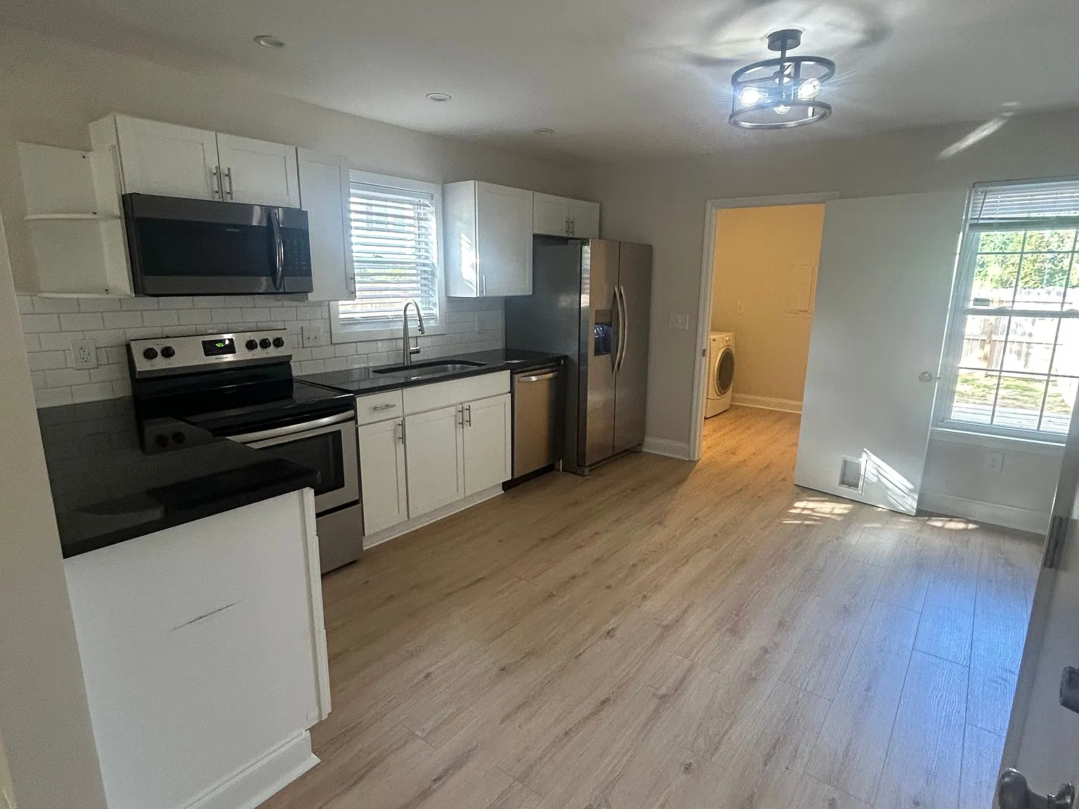 2 bed, 1.5 bath, 1048 sqft, $2,300 — Photo 4