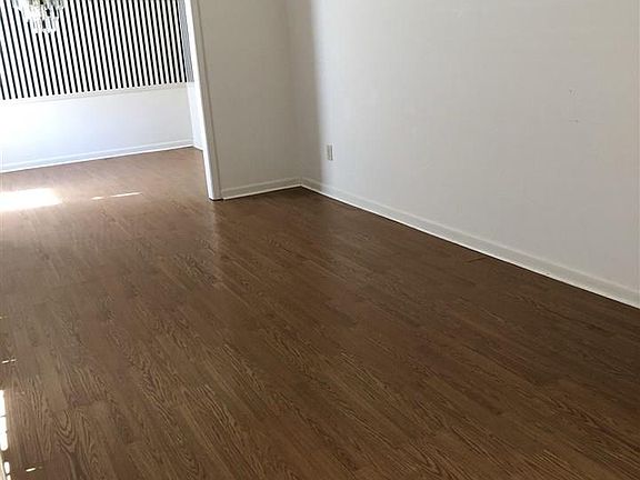 5th image of 627 Versailles Dr SE
