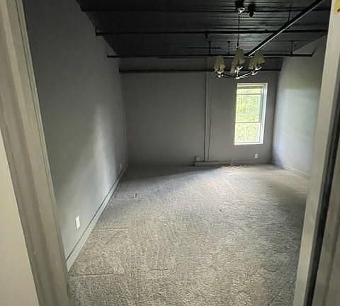 5th image of 13 Elm St