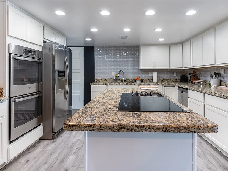 3327 S Dorsey Ln — Photo 5