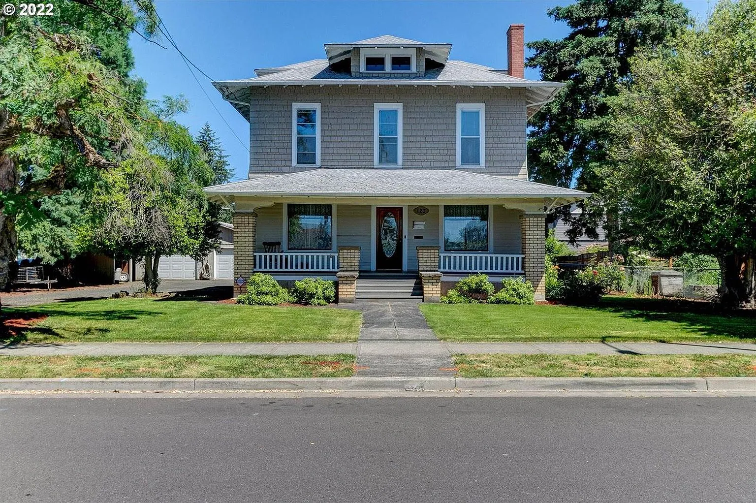 123 NW Garibaldi St photo 1