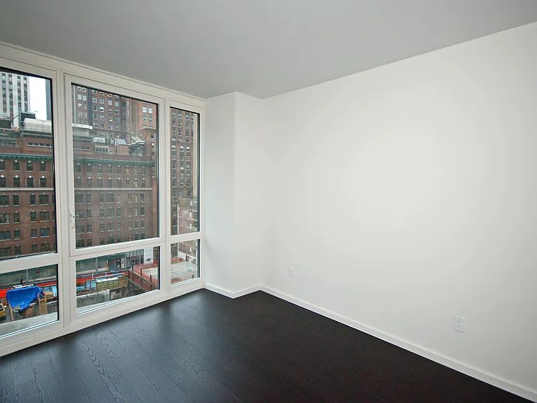 235 E 44th St #8E — Photo 3