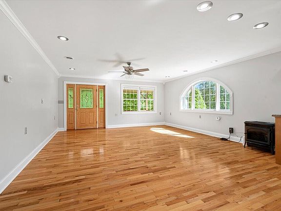 2nd image of 3449 Barkers Branch Rd