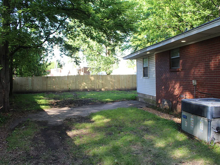 134 Melrose Cir — Photo 11