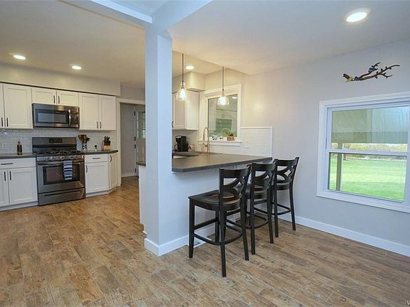 4th image of 8370 Vernon Cir