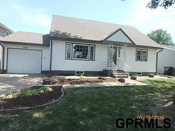 1740 Mayfair Ave, Fremont, NE 68025